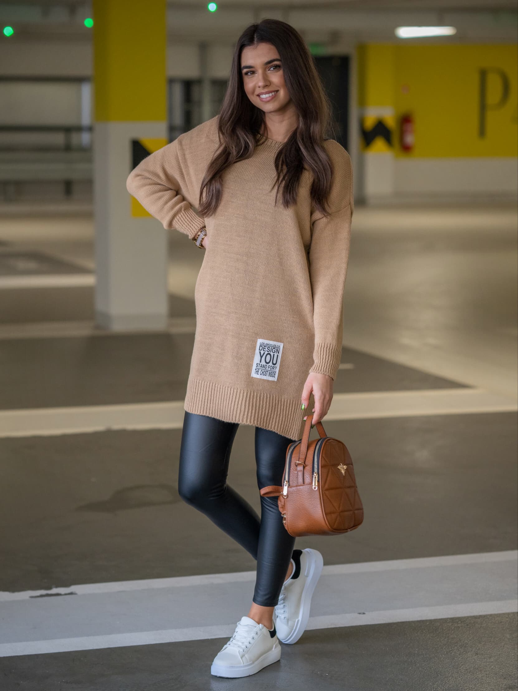 Prodloužený svetr Design You camel