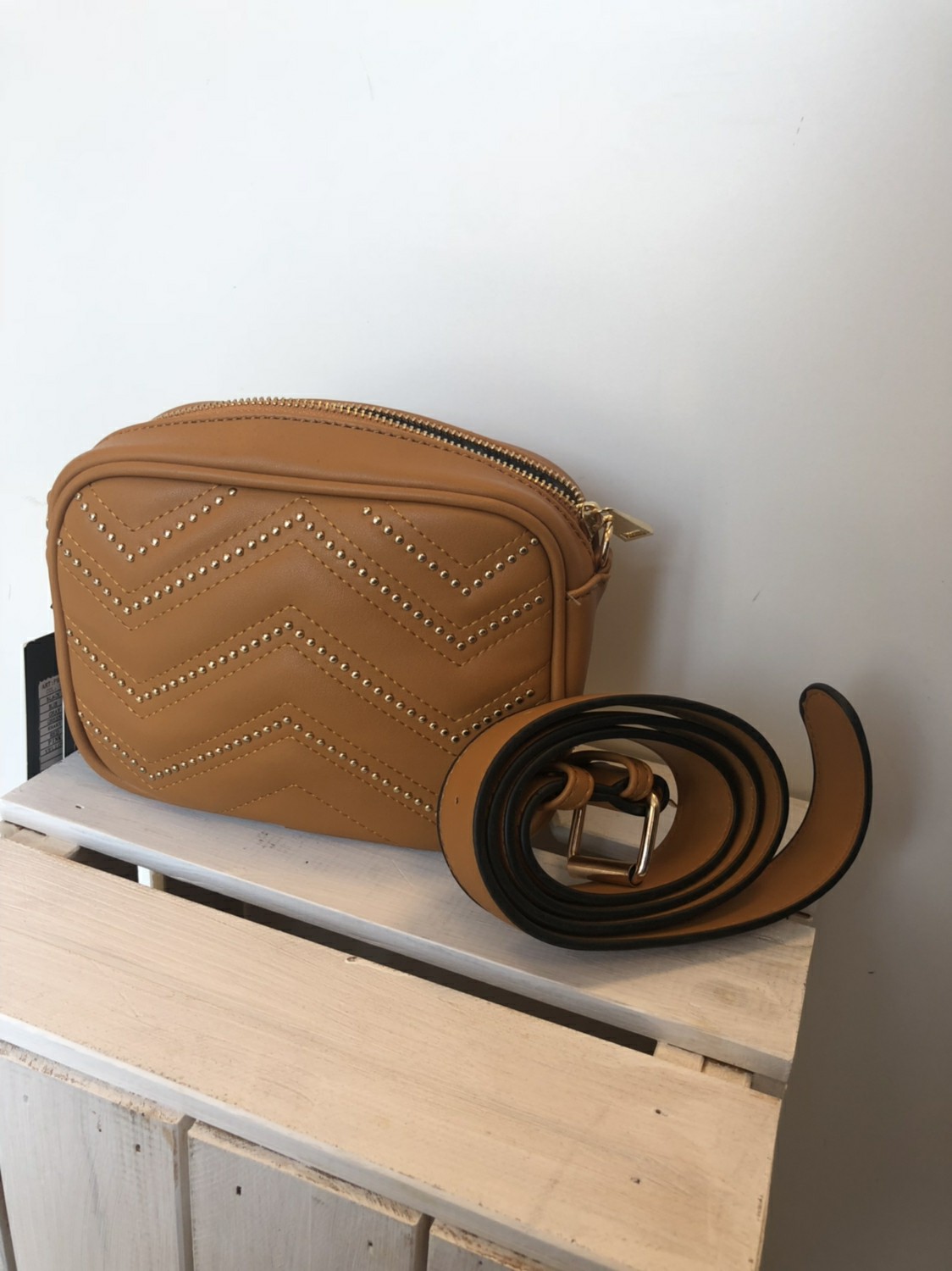 Ledvinka/crossbody camel