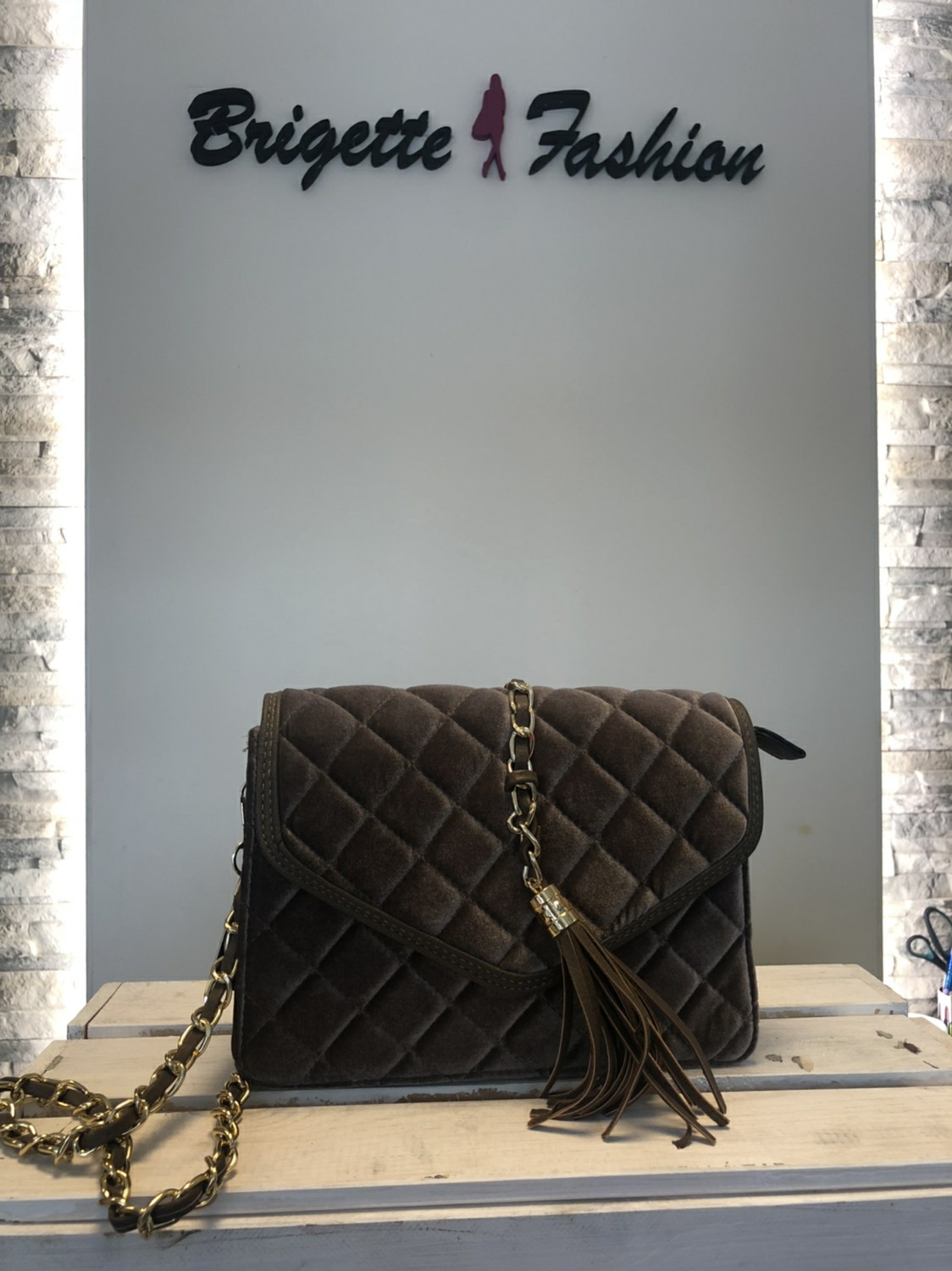 Semišová crossbody se střapcem