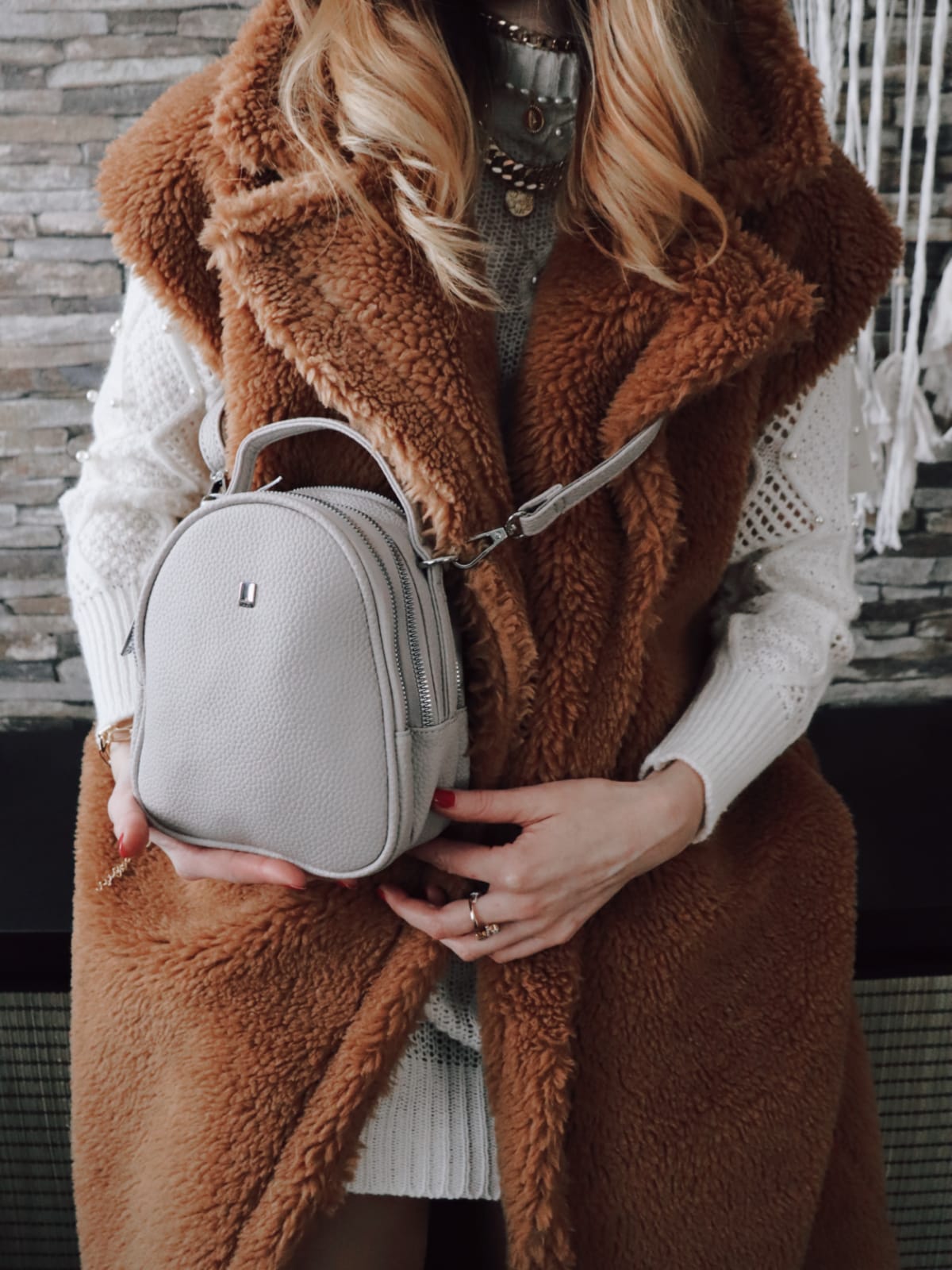 Mini batůžek crossbody - šedý