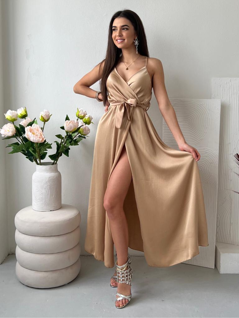 Šaty Sisley camel