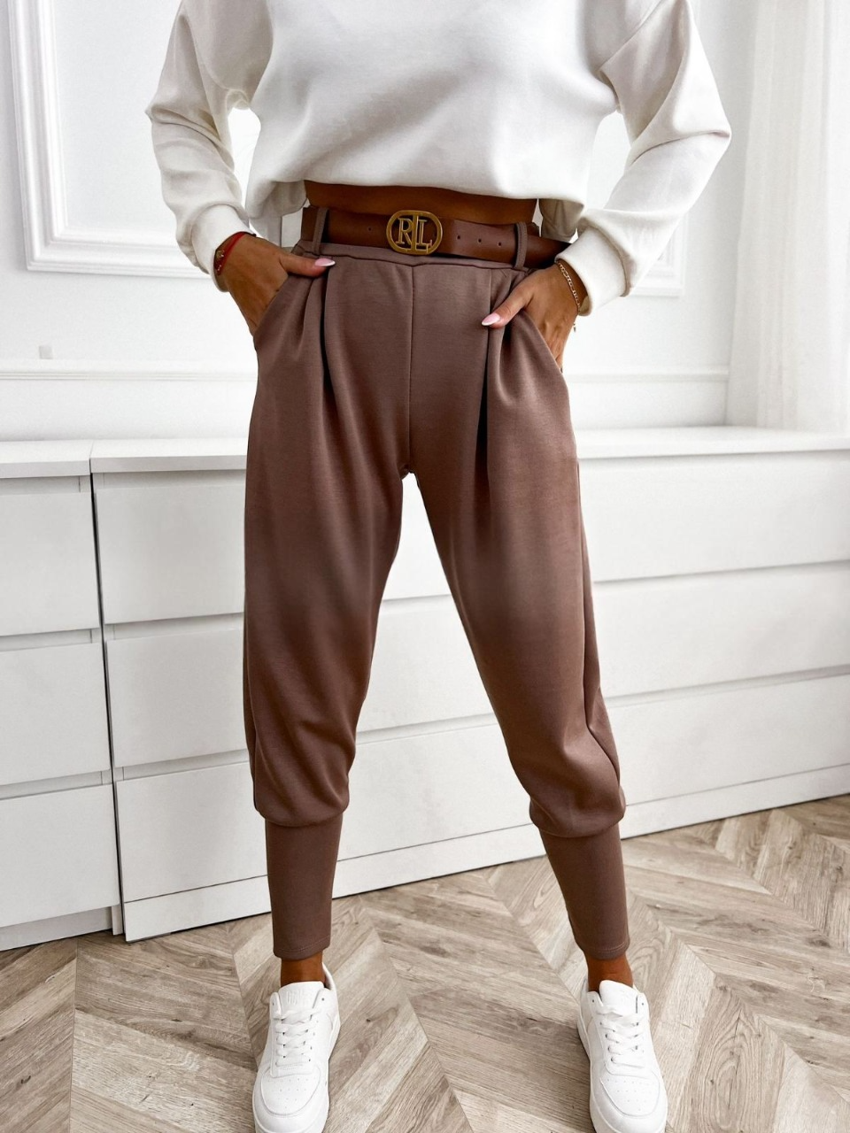 Kalhoty Stylish - 𝘃𝘆́𝗯𝗲̌𝗿 𝗯𝗮𝗿𝗲𝘃 𝗽𝗼 𝗿𝗼𝘇𝗸𝗹𝗶𝗸𝗻𝘂𝘁𝗶́