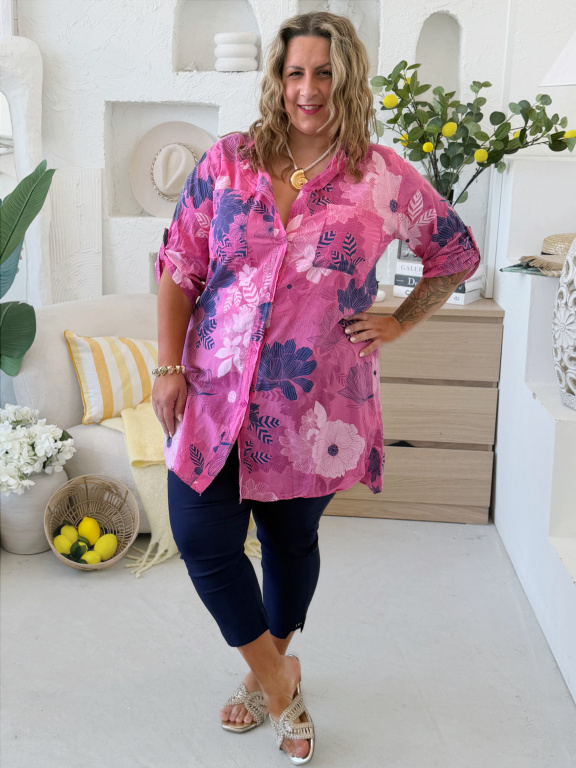 Prodloužená košile do 3XL Květy fuchsiová