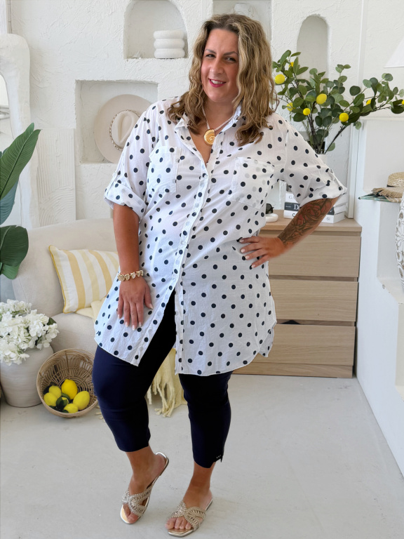 Prodloužená košile do 3XL puntik tmavě modrý