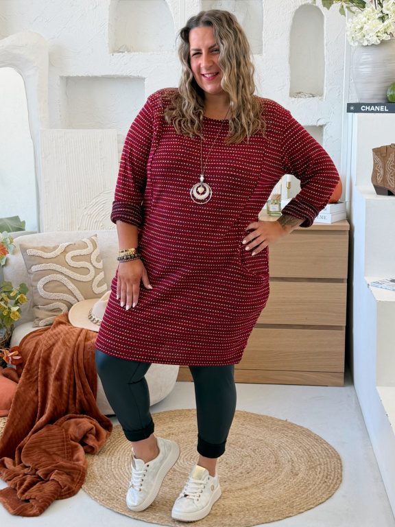 Úpletové šaty Colories s náhrdelníkem do 3XL - vínové