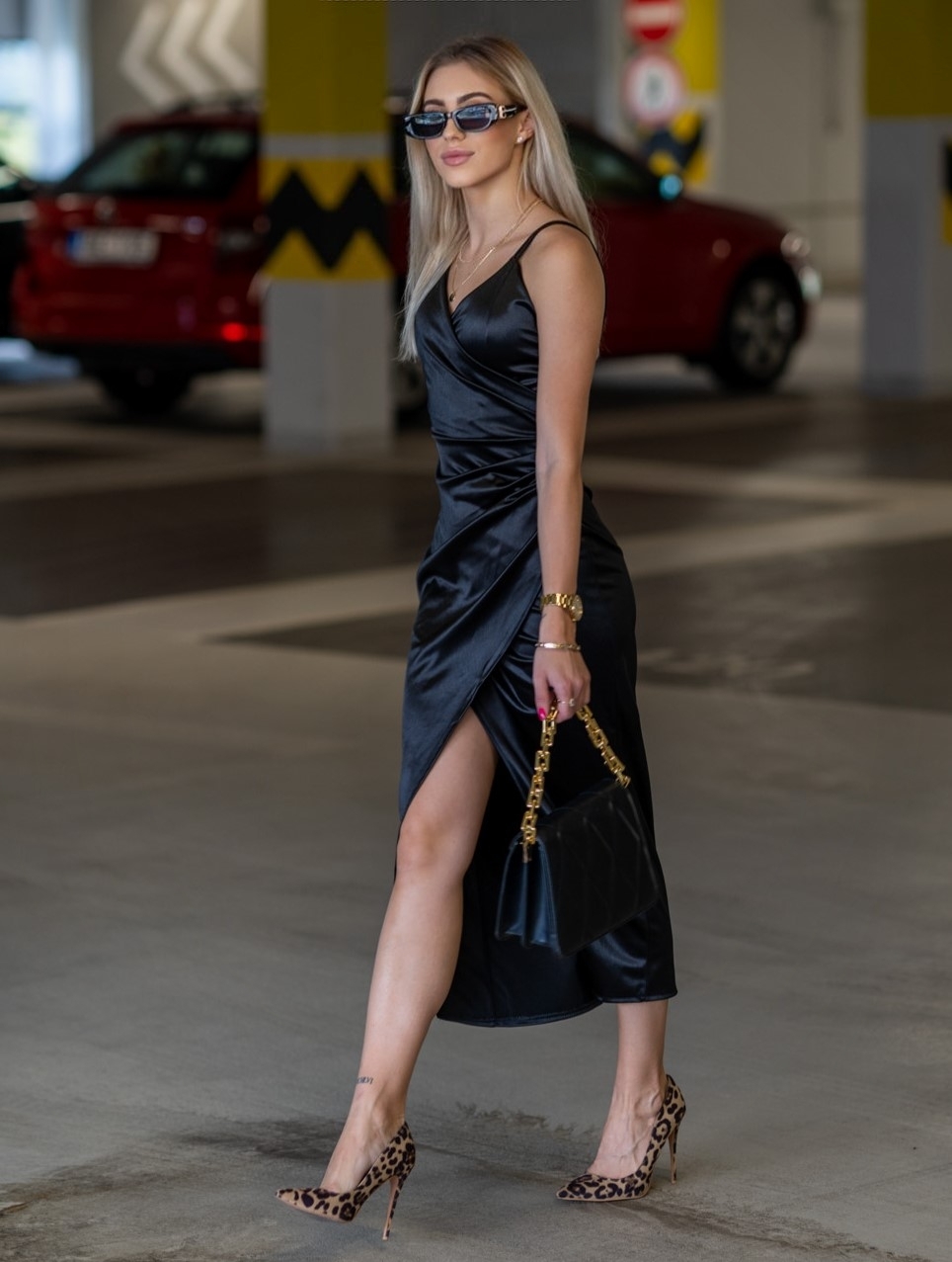 Saténové šaty Marlen černé