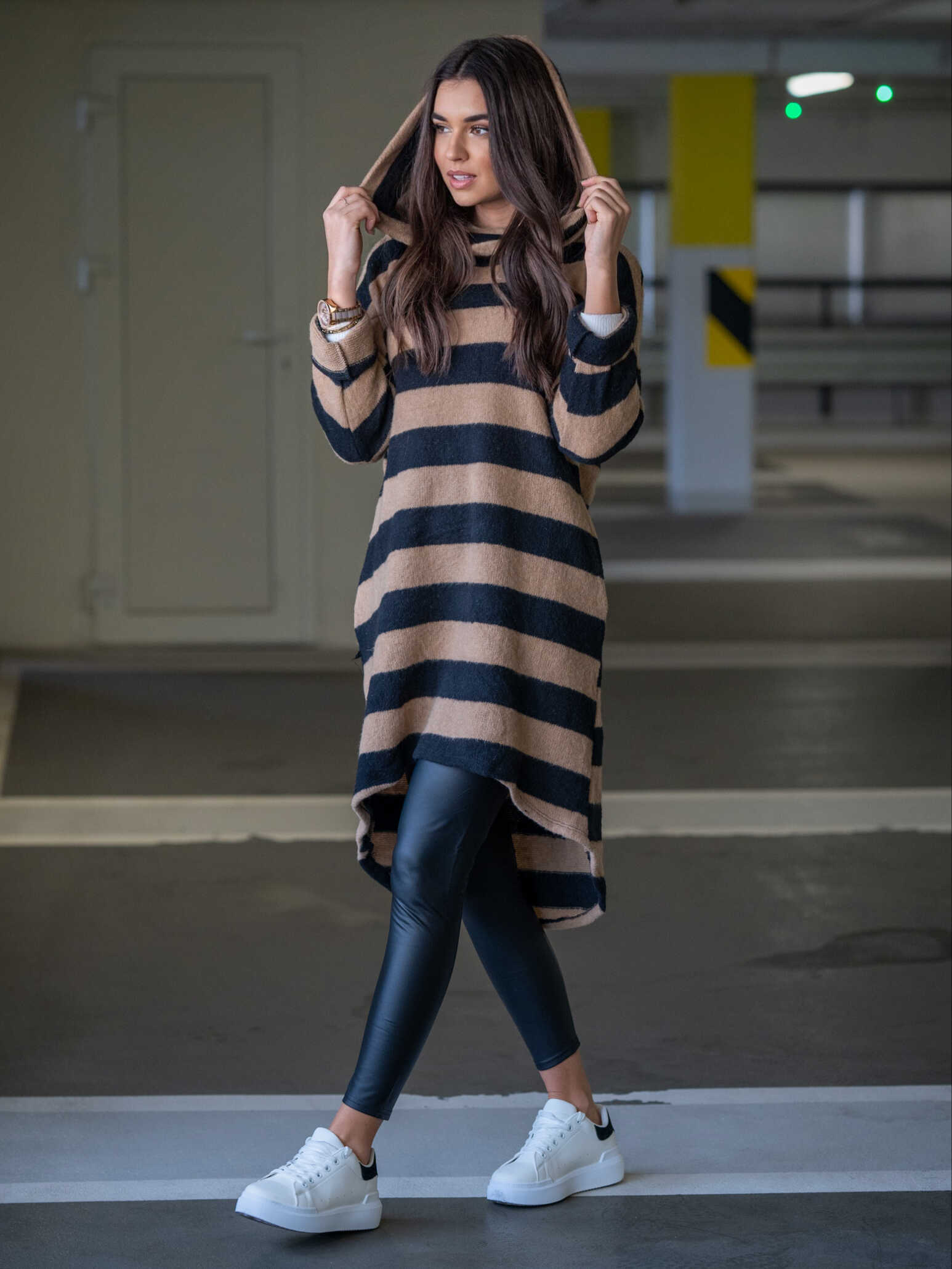 Asymetrická mikina Stripes camel