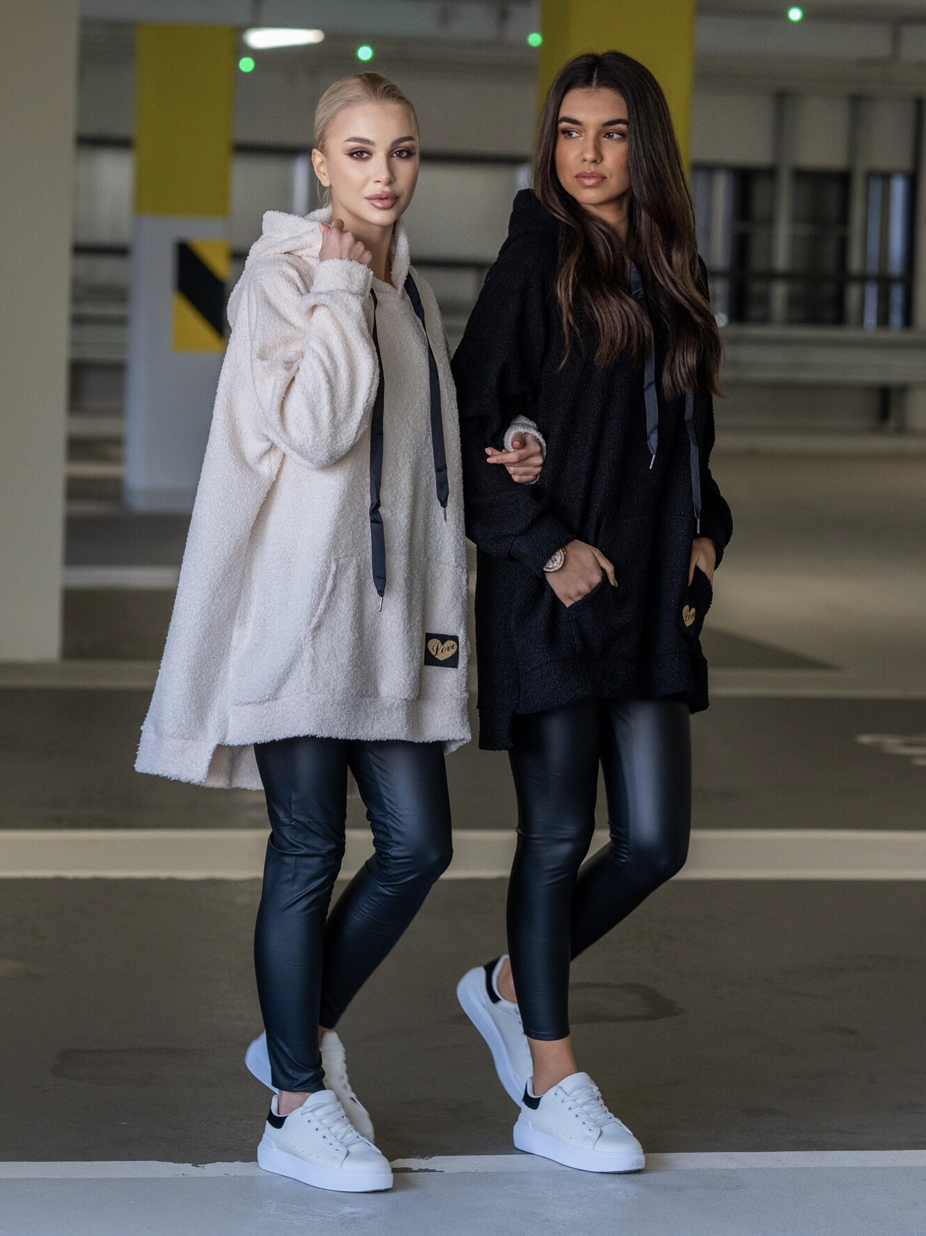 Prodloužená mikina Teddy černá 