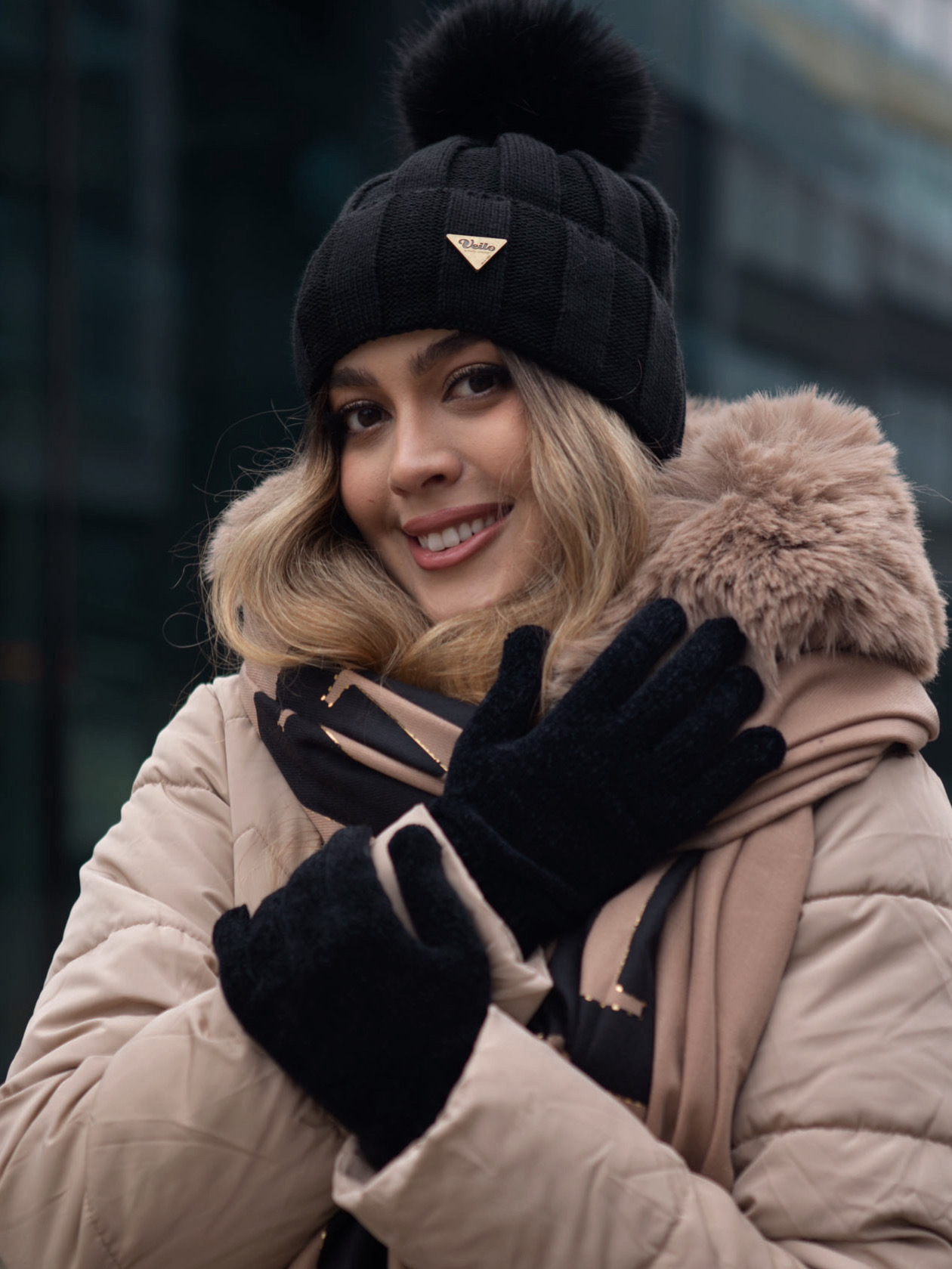 Šála Henley camel/černá