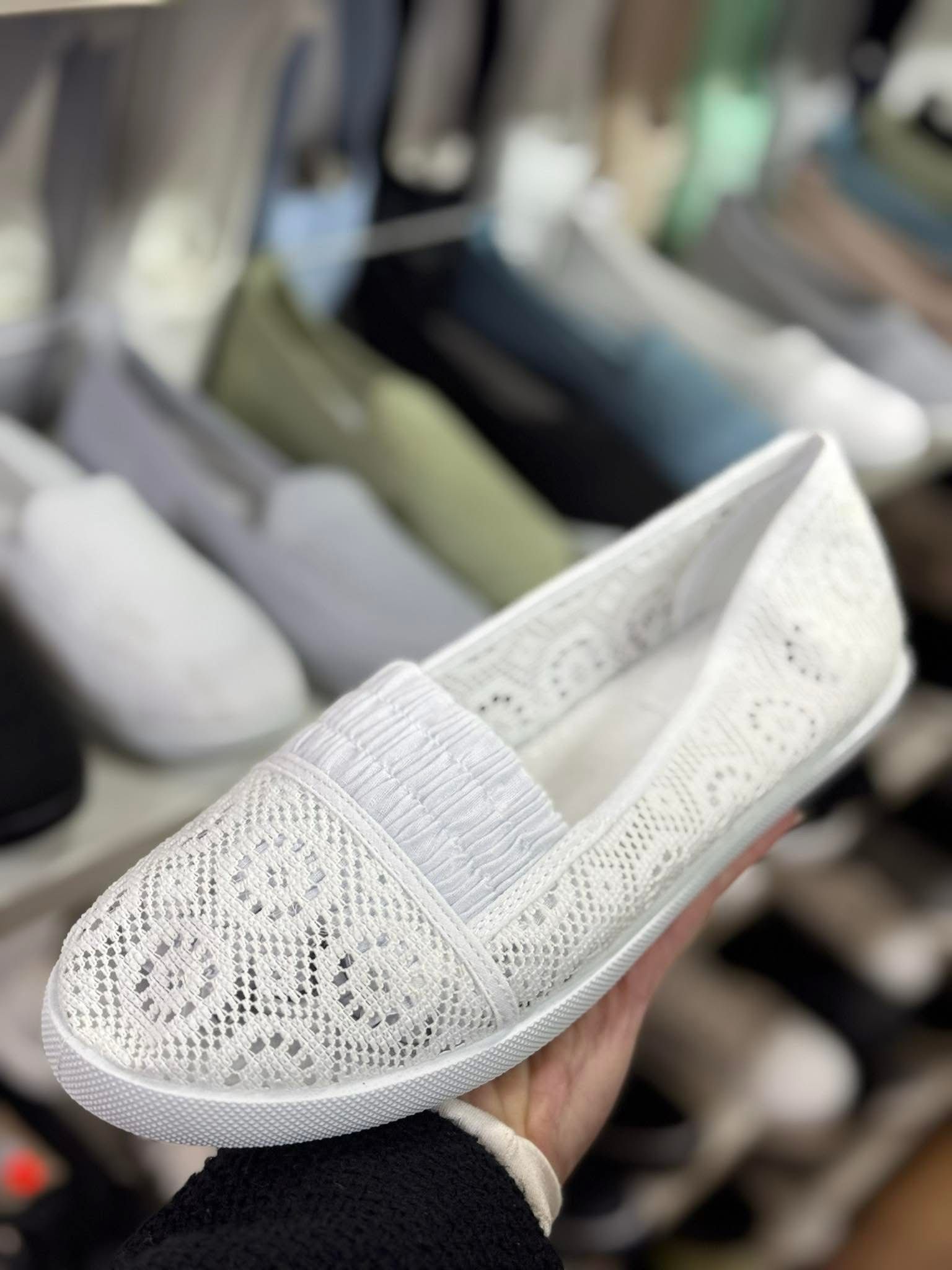 Slip on bílé krajkové bílé 