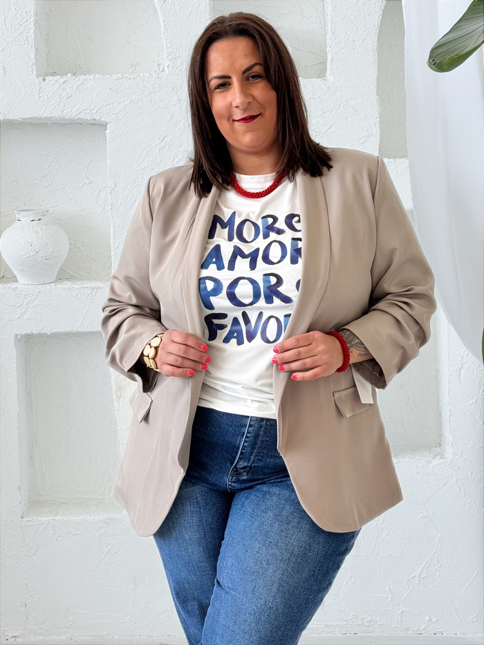 Sako větší velikost s podšívkou a řasenými rukávy capuccino