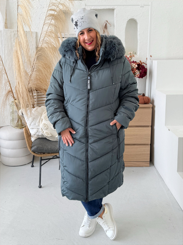 Dlouhá zimní bunda s kožíškem vel.7XL