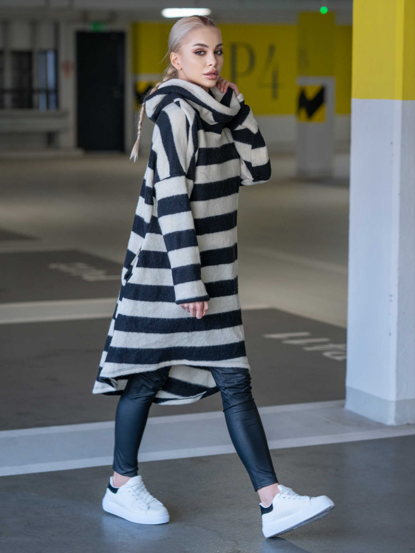 Asymetrická mikina Stripes cream