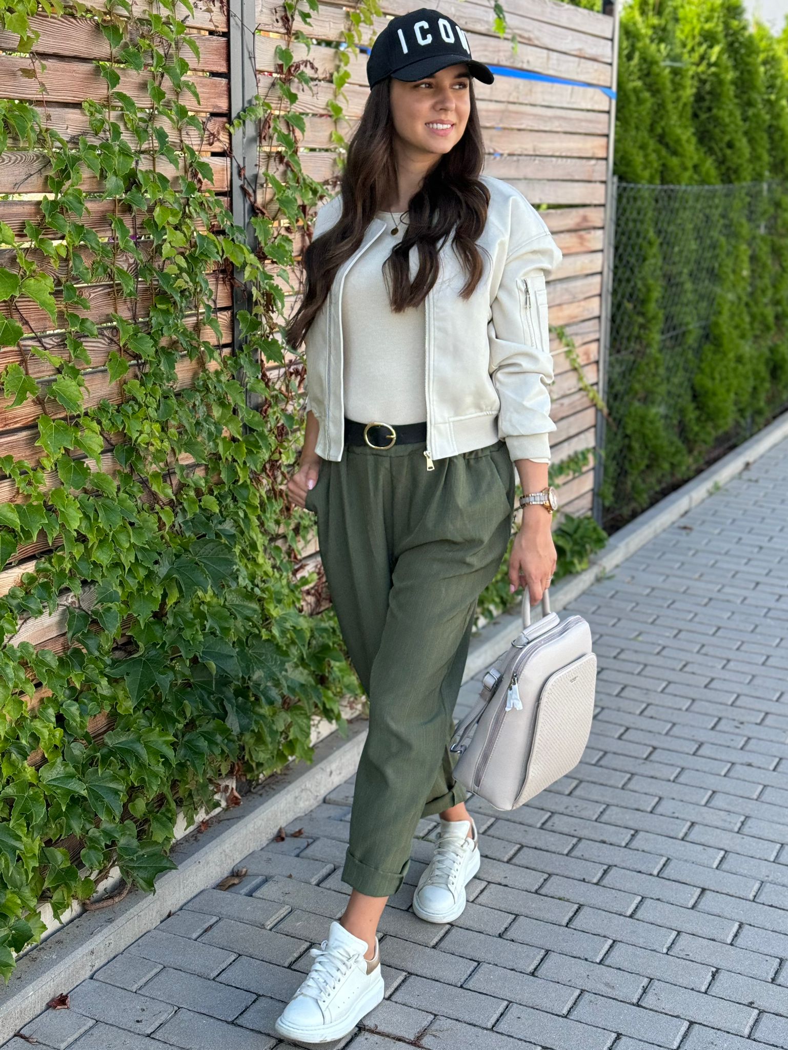 Oversize ležérní kalhoty s páskem khaki