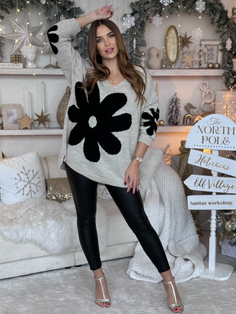 Oversize delší svetr Flower šedý