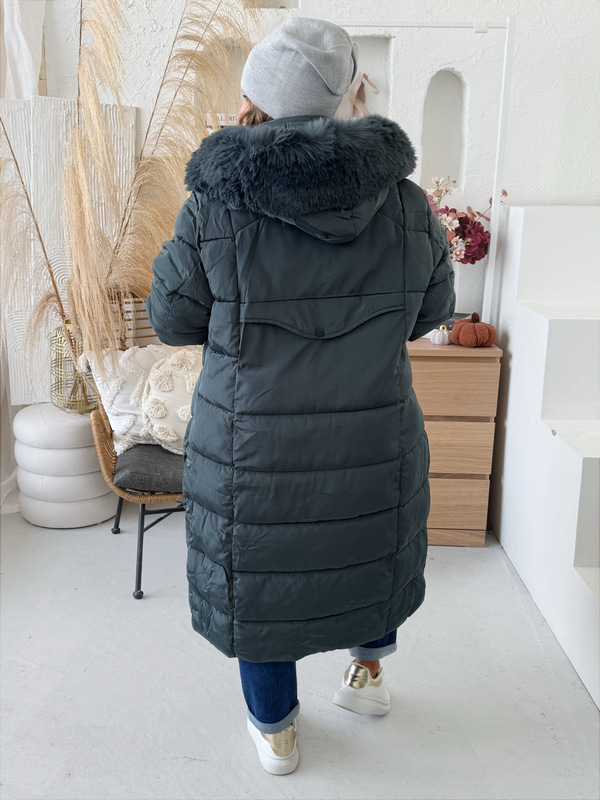Dlouhá zimní bunda s kožíškem vel.7XL