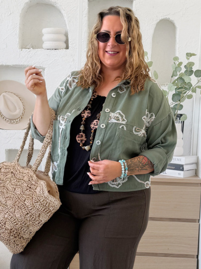 Džínová zkrácená bunda s výšivkou do 4XL - khaki