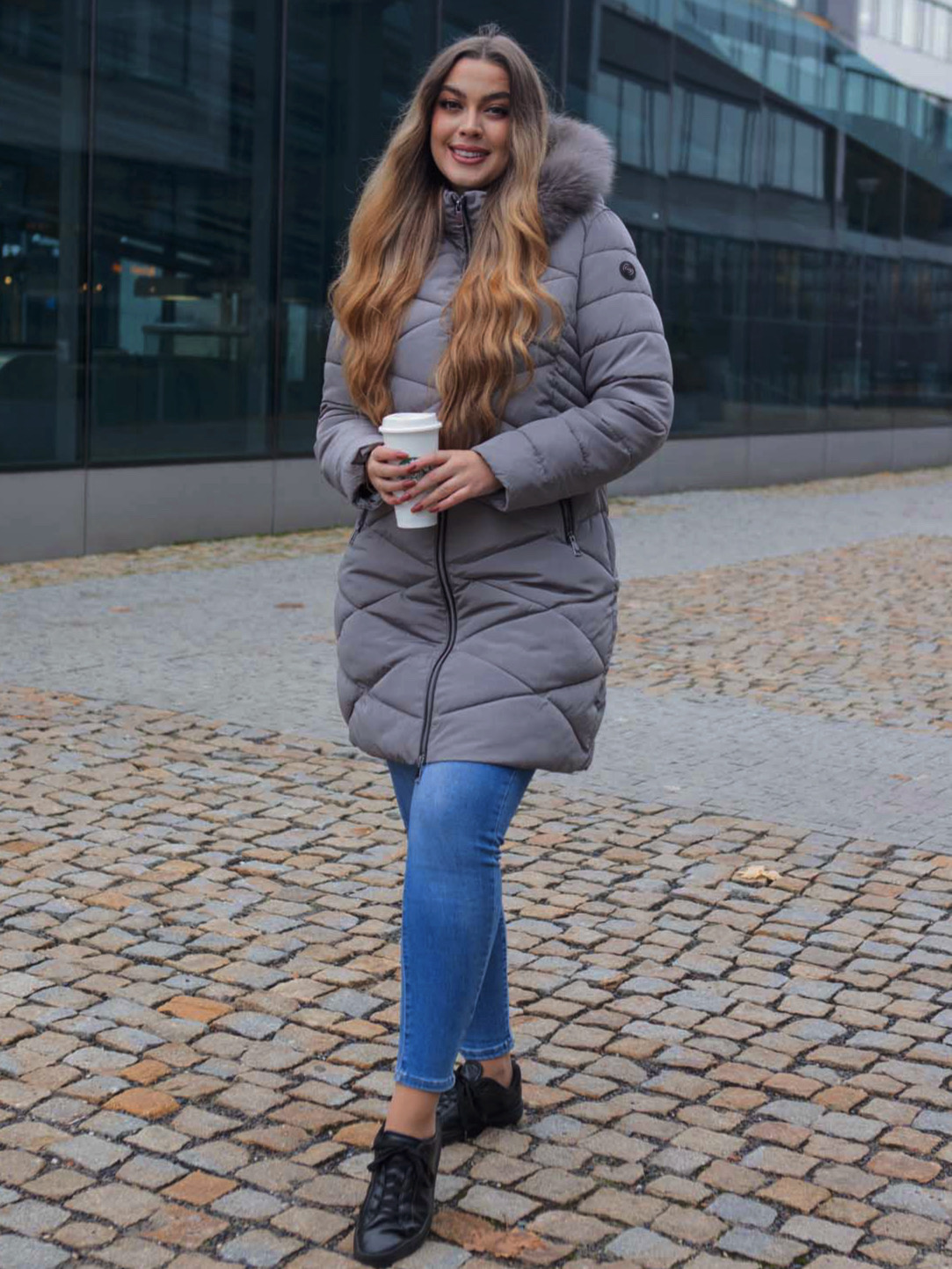 Kabátová bunda zimní šedá s umělým kožíškem