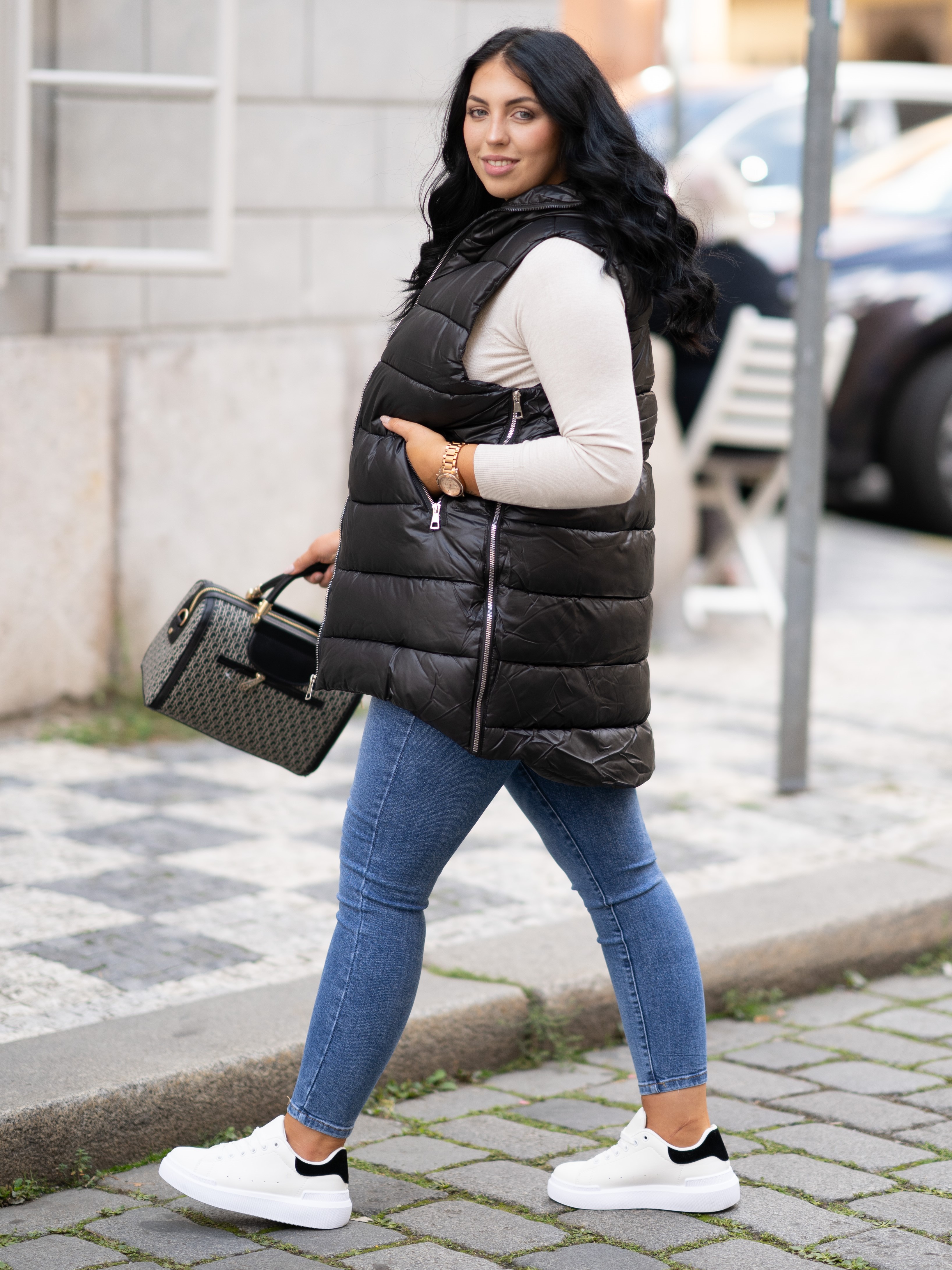 VESTA CATANNA ČERNÁ